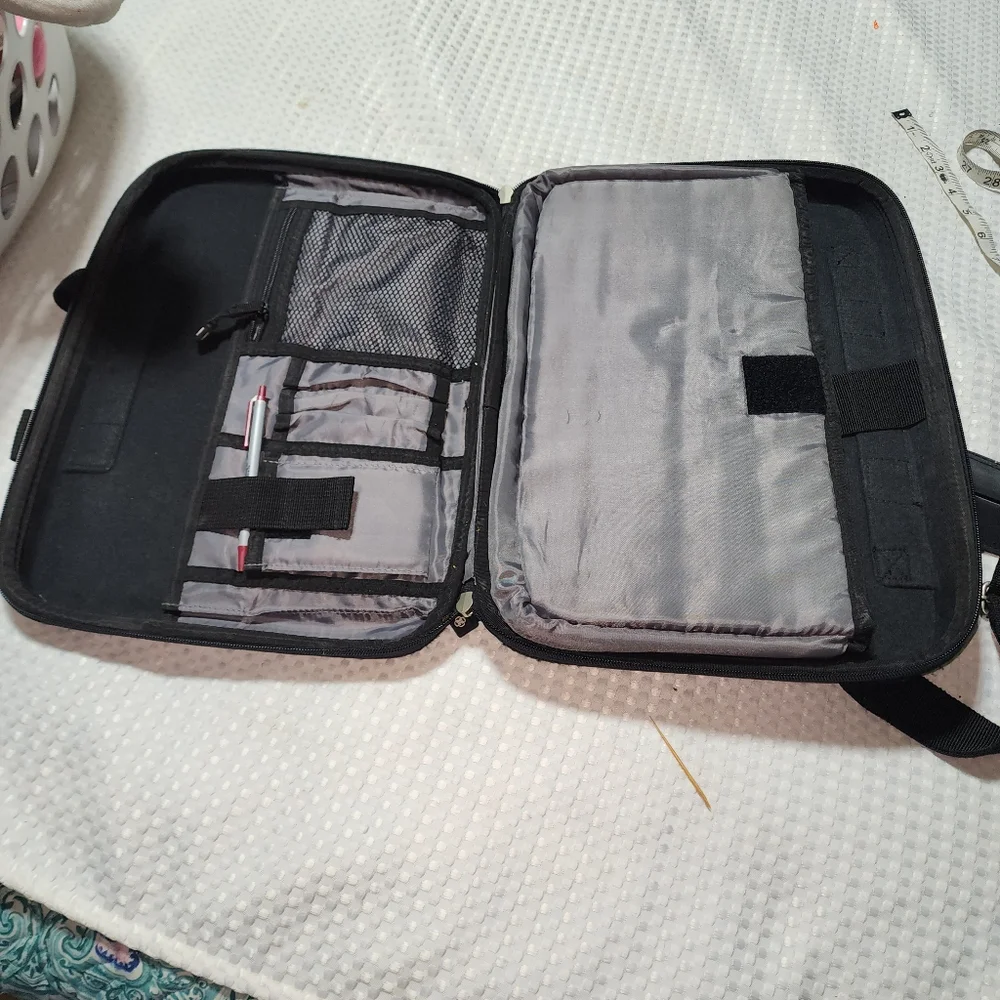 DAO CHLOE EUC LAPTOP HARDCASE CROSSBODY BAG ORGANIZER